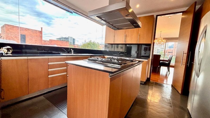 Apartamento de 4 alcobas en venta en La Cabrera, Bogotá, 341 m² · foto 9 de 24