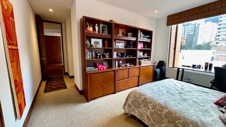 Apartamento de 4 alcobas en venta en La Cabrera, Bogotá, 341 m² · foto 13 de 24