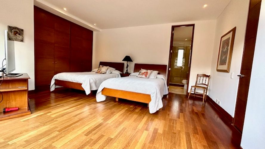 Apartamento de 4 alcobas en venta en La Cabrera, Bogotá, 341 m² · foto 17 de 24