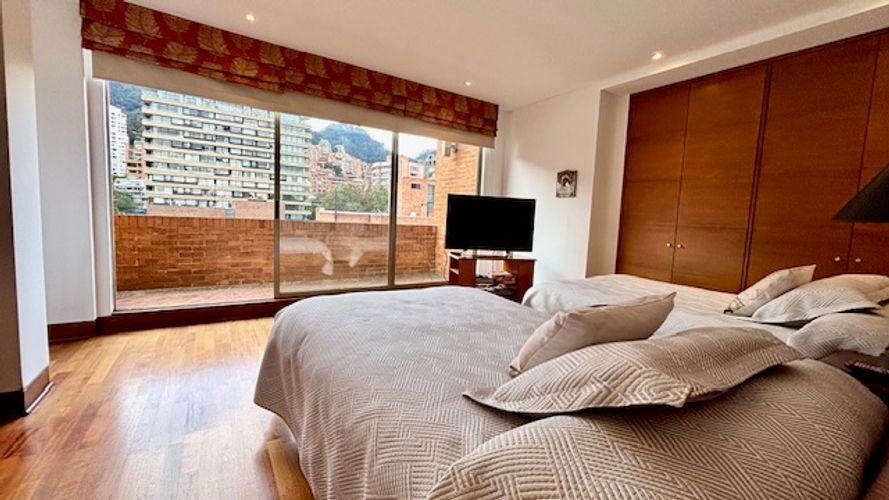 Apartamento de 4 alcobas en venta en La Cabrera, Bogotá, 341 m² · foto 18 de 24
