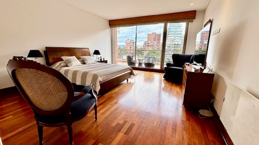 Apartamento de 4 alcobas en venta en La Cabrera, Bogotá, 341 m² · foto 21 de 24