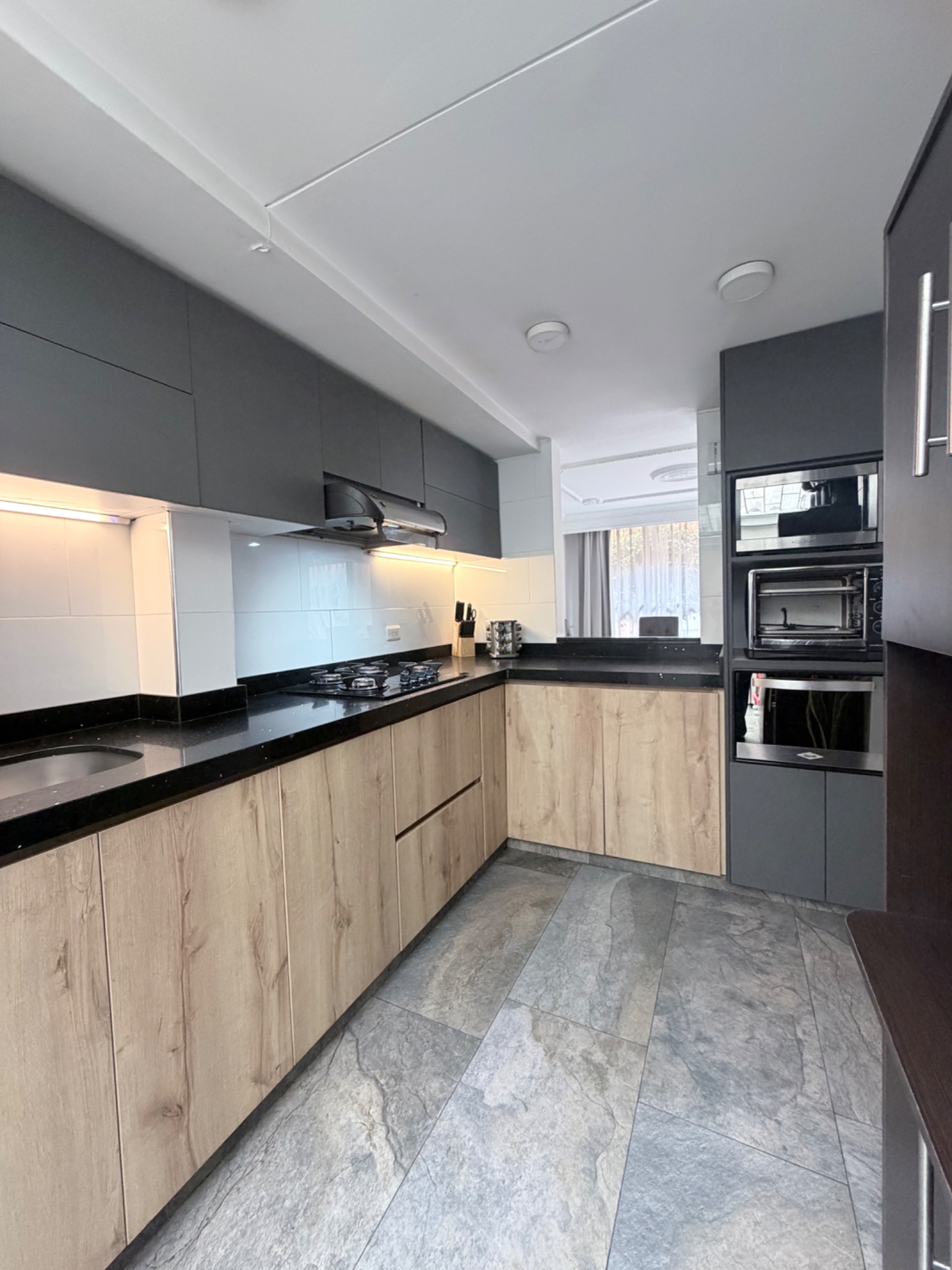 Casa en venta en Portales Del Norte, Bogotá · foto 2 de 24