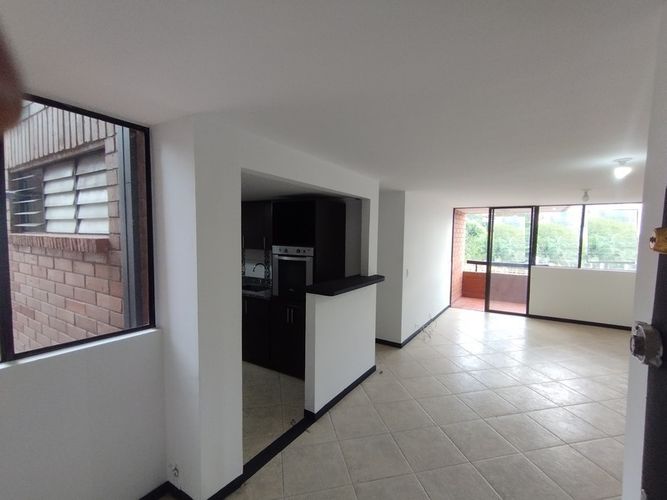 Apartamento de 3 alcobas en arriendo en Los Balsos, Medellín, 90 m² · foto 2 de 20