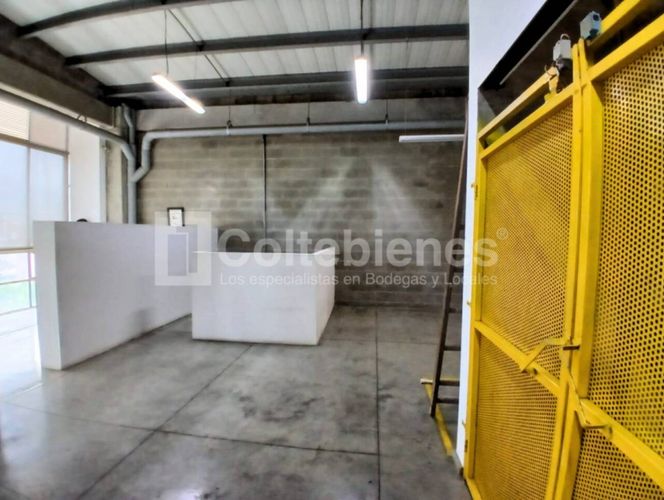 Bodega en venta en Viviendas Del Sur, Itagüí, 542 m² · foto 8 de 16