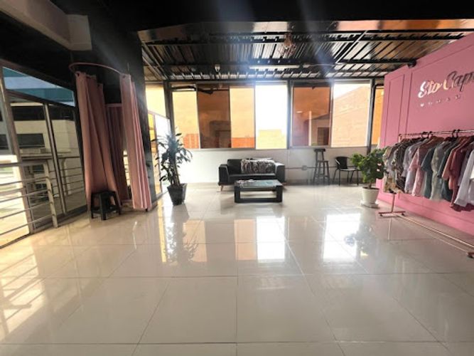 Bodega en venta en Villa Nueva, Medellín, 201 m² · foto 2 de 17