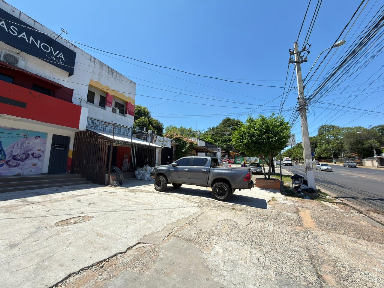 ALQUILER AMPLIO SHOWROOM CON OFICINA Y DEPÓSITO EN LAMBARE — foto 3