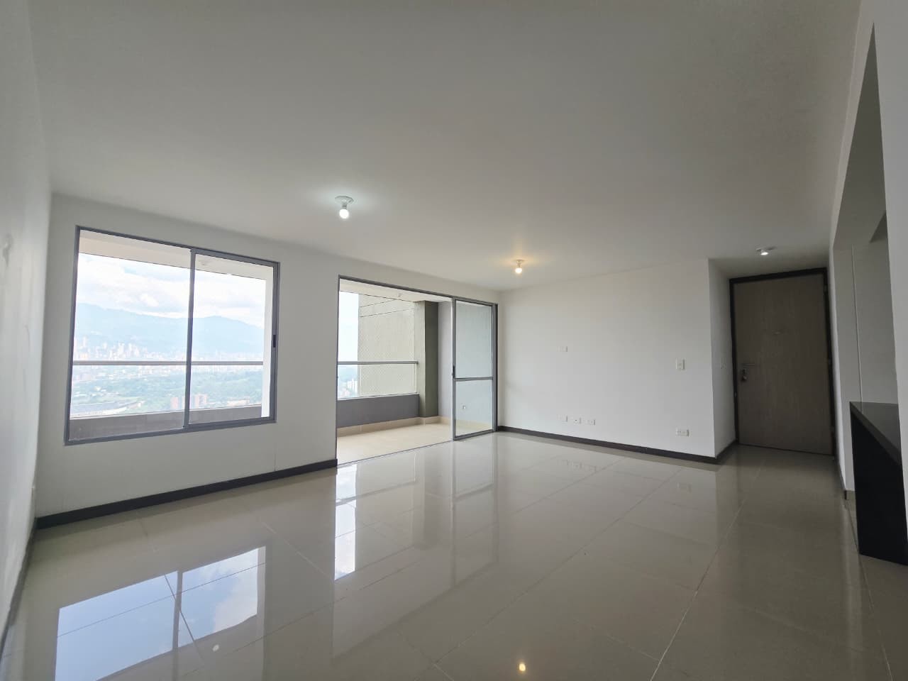 Apartamento en arriendo en Belén, Medellín · foto 2 de 19