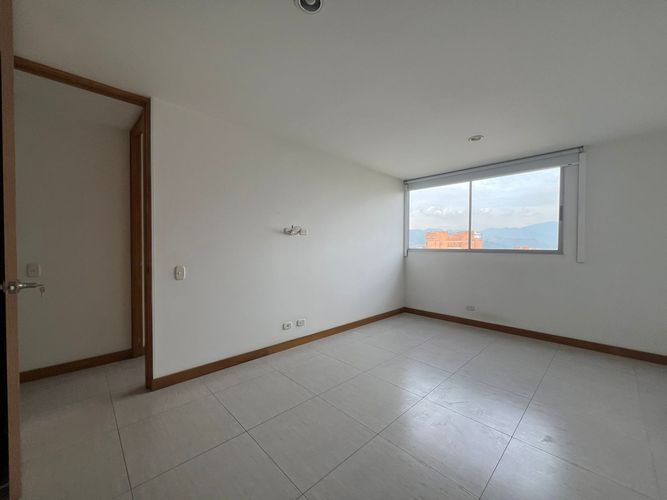 Apartamento de 2 alcobas en arriendo en Loma Del Chocho, Envigado, 80 m² · foto 8 de 17