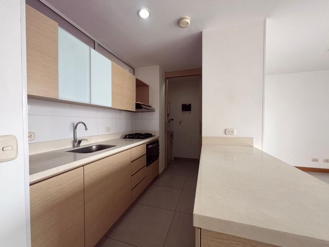 Apartamento de 2 alcobas en arriendo en Loma Del Chocho, Envigado, 80 m² · foto 4 de 17