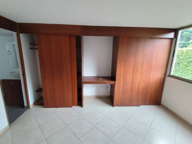Apartamento de 3 alcobas en venta en Loma De Los Bernal, Medellín, 84 m² · foto 14 de 24