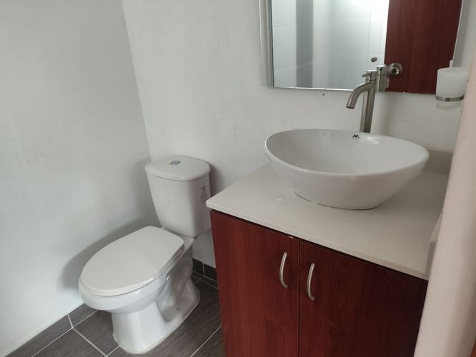 Apartamento de 3 alcobas en venta en Loma De Los Bernal, Medellín, 84 m² · foto 15 de 24