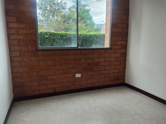 Apartamento de 3 alcobas en venta en Loma De Los Bernal, Medellín, 84 m² · foto 18 de 24