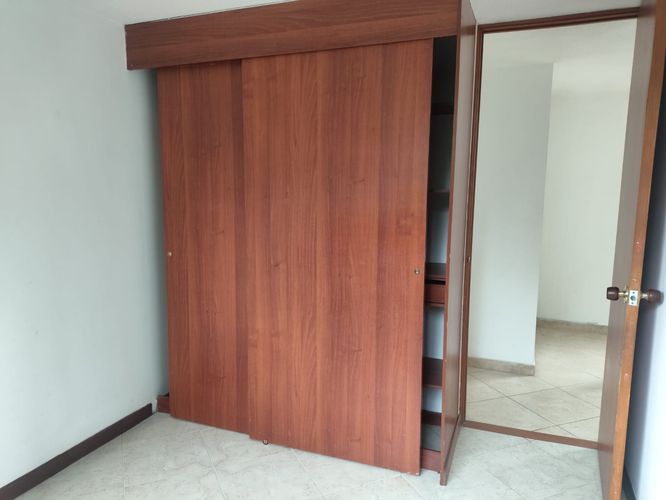 Apartamento de 3 alcobas en venta en Loma De Los Bernal, Medellín, 84 m² · foto 19 de 24