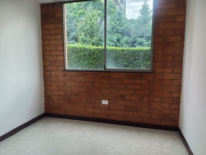 Apartamento de 3 alcobas en venta en Loma De Los Bernal, Medellín, 84 m² · foto 20 de 24