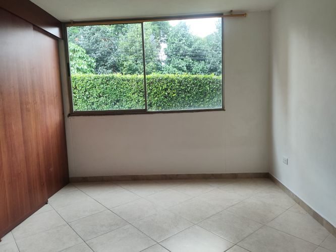 Apartamento de 3 alcobas en venta en Loma De Los Bernal, Medellín, 84 m² · foto 21 de 24