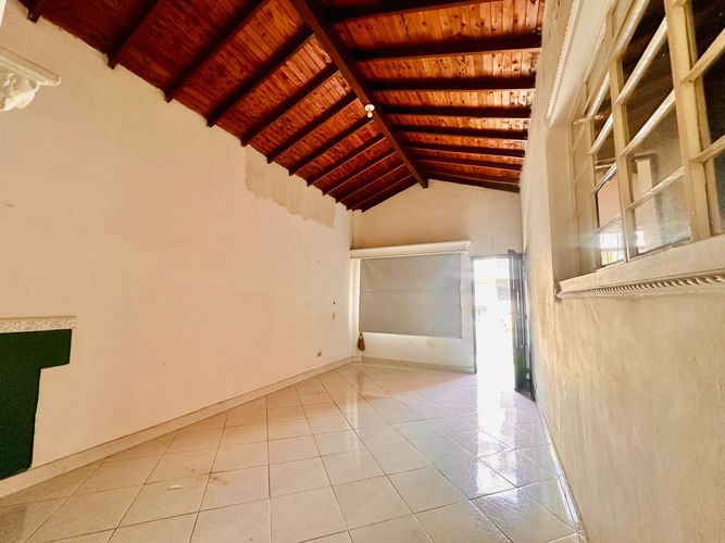 Casa de 3 alcobas en venta en U.D. Atanasio Girardot, Medellín, 94 m² · foto 3 de 14