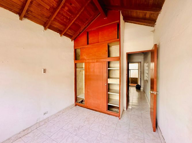 Casa de 3 alcobas en venta en U.D. Atanasio Girardot, Medellín, 94 m² · foto 9 de 14