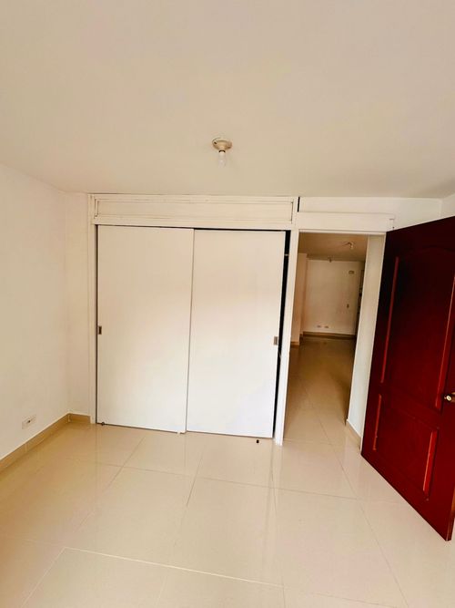 Casa de 3 alcobas en venta en U.D. Atanasio Girardot, Medellín, 94 m² · foto 10 de 14