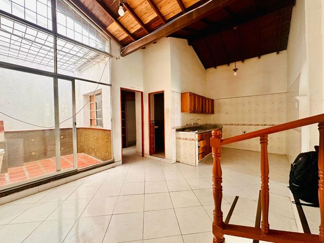 Casa de 3 alcobas en venta en U.D. Atanasio Girardot, Medellín, 94 m² · foto 13 de 14