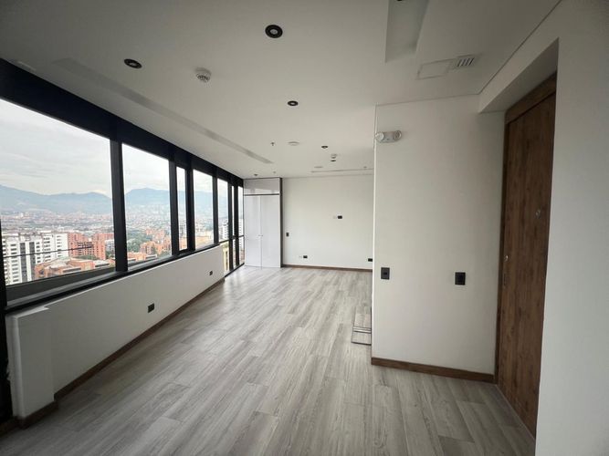 Oficina en arriendo en El Poblado, Medellín, 50 m² · foto 2 de 13