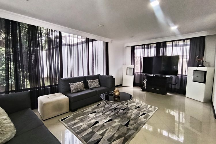 Casa de 4 alcobas en arriendo en Las Lomitas, Sabaneta, 500 m² · foto 8 de 24
