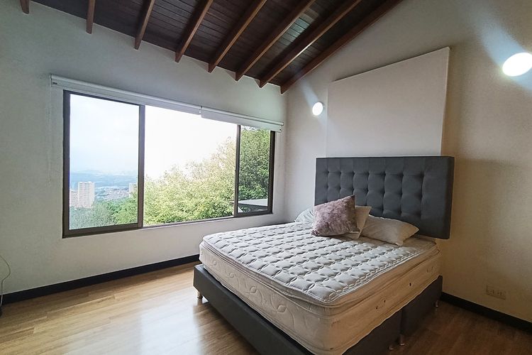 Casa de 4 alcobas en arriendo en Las Lomitas, Sabaneta, 500 m² · foto 14 de 24