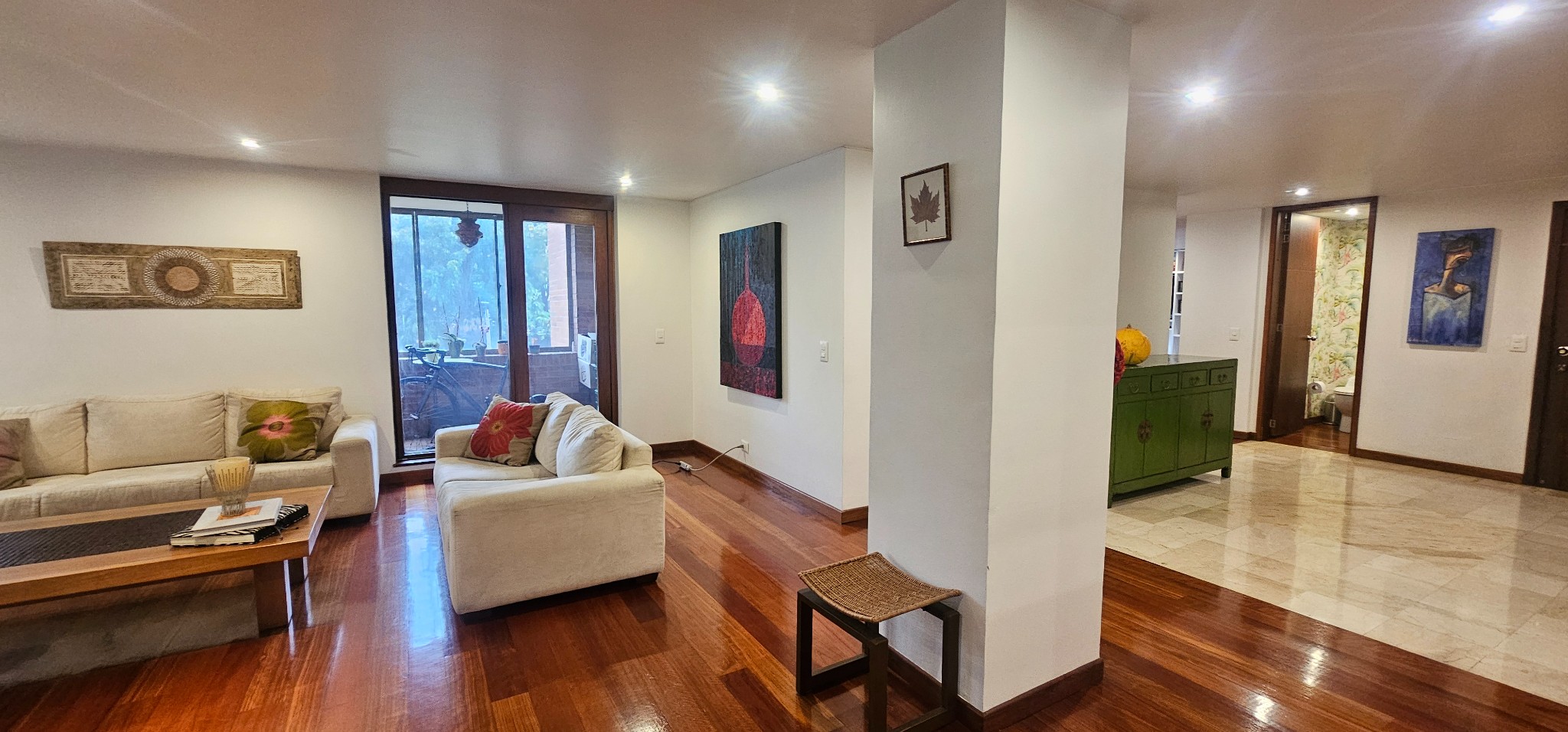 Apartamento en venta en Los Rosales, Bogotá · foto 2 de 17