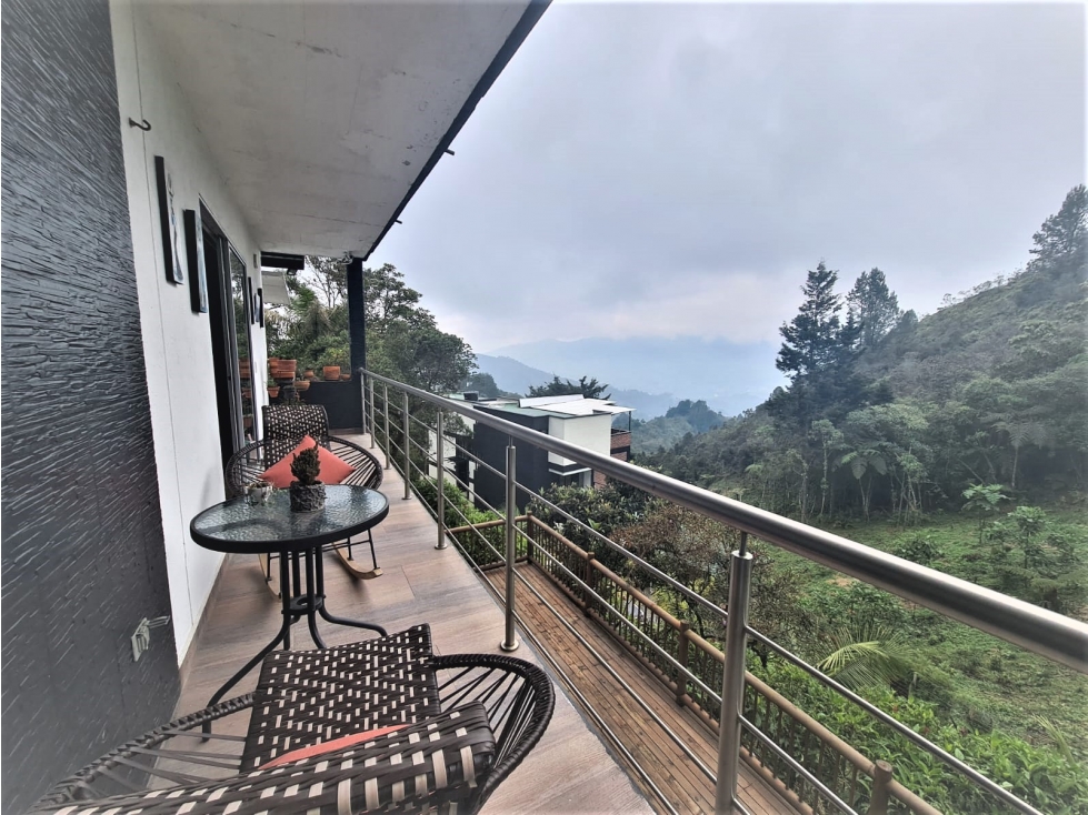 Casa de 8 alcobas en venta en Vallano, Sabaneta, 456 m² · foto 3 de 24