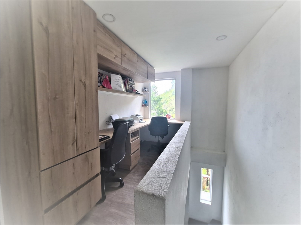 Casa de 8 alcobas en venta en Vallano, Sabaneta, 456 m² · foto 8 de 24