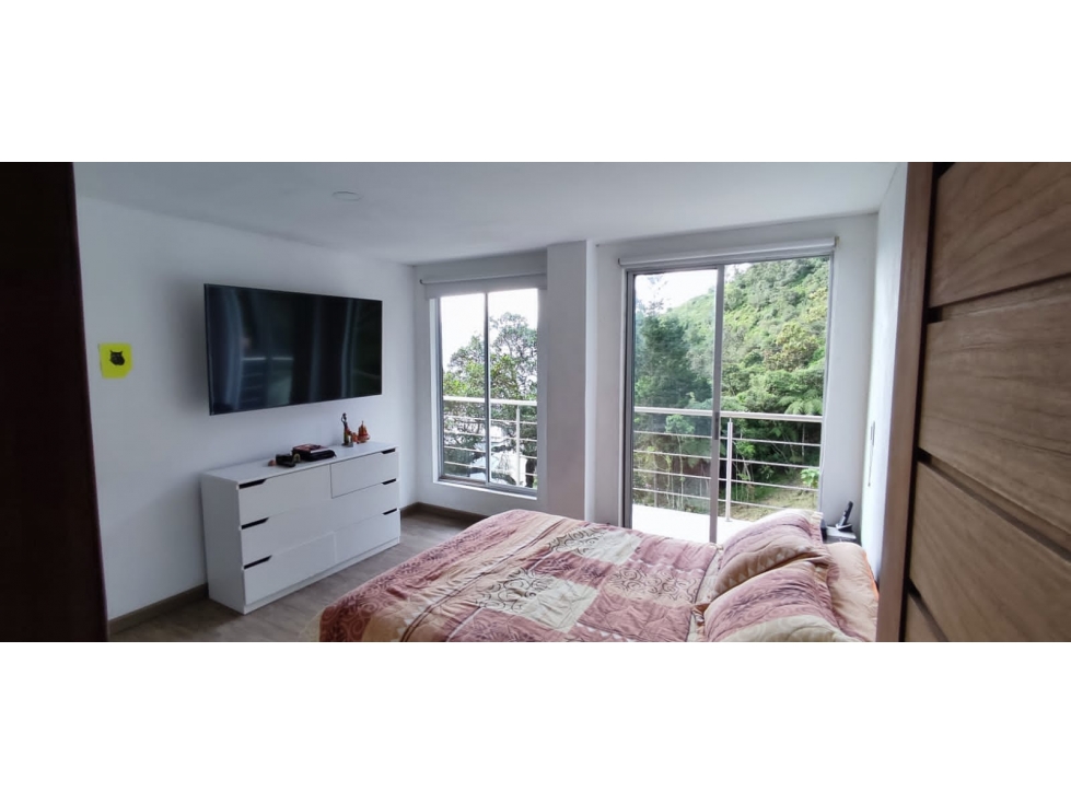 Casa de 8 alcobas en venta en Vallano, Sabaneta, 456 m² · foto 9 de 24