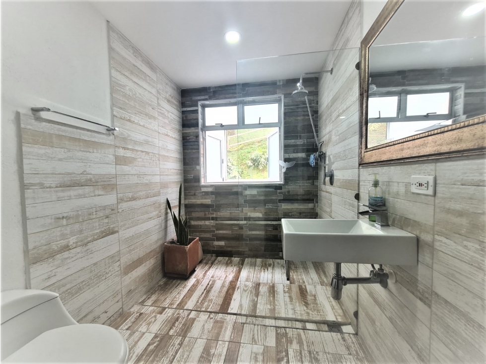 Casa de 8 alcobas en venta en Vallano, Sabaneta, 456 m² · foto 14 de 24