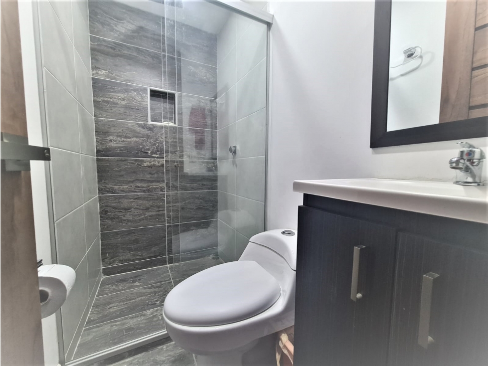 Casa de 8 alcobas en venta en Vallano, Sabaneta, 456 m² · foto 21 de 24
