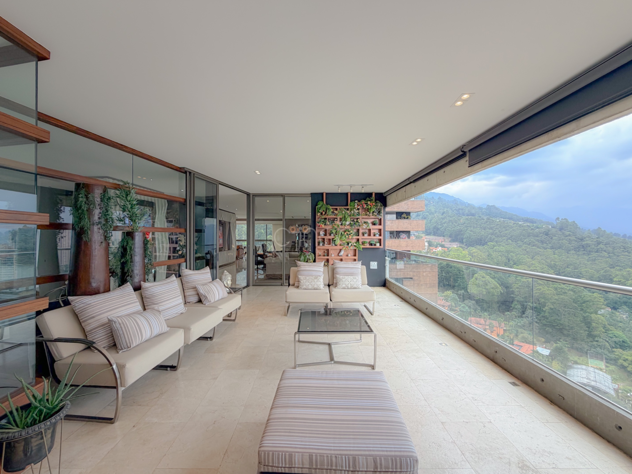 COLEGIATURA, Avenida Las Palmas, Medellín, Antioquia, Colombia - Photo 3