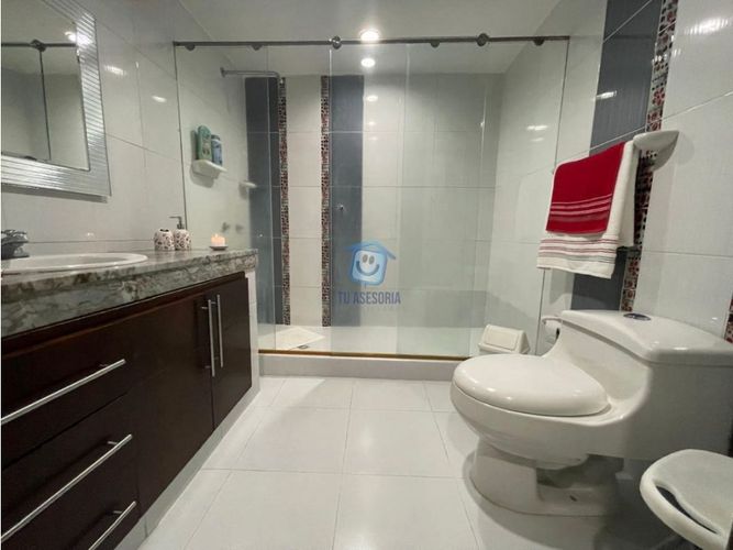 Casa de 5 alcobas en venta en Los Angeles, Pereira, 310 m² · foto 2 de 15
