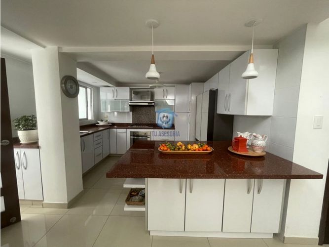 Casa de 5 alcobas en venta en Los Angeles, Pereira, 310 m² · foto 3 de 15