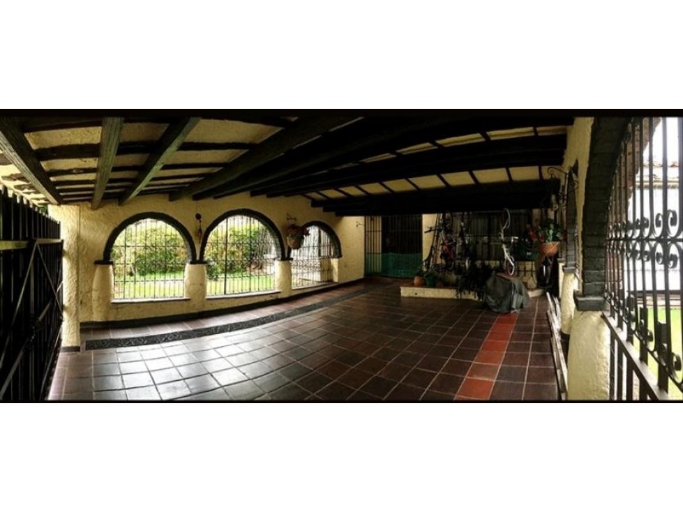 Casa en venta en Pontevedra, Bogotá · foto 2 de 13