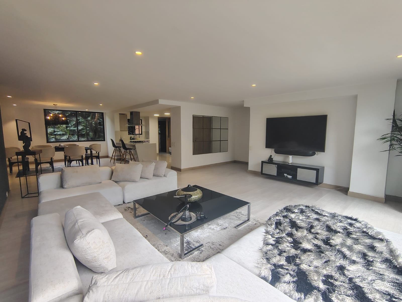 Apartamento en arriendo en El Poblado, Medellín · foto 2 de 20