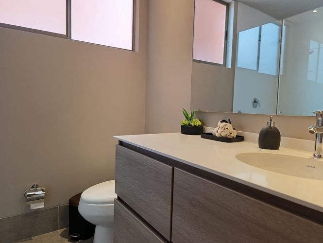 Apartamento de 2 alcobas en venta en El Poblado, Medellín, 90 m² · foto 14 de 15