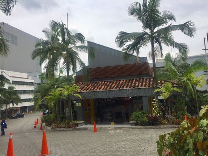 Local en arriendo en La Aguacatala, Medellín, 504 m² · foto 10 de 24