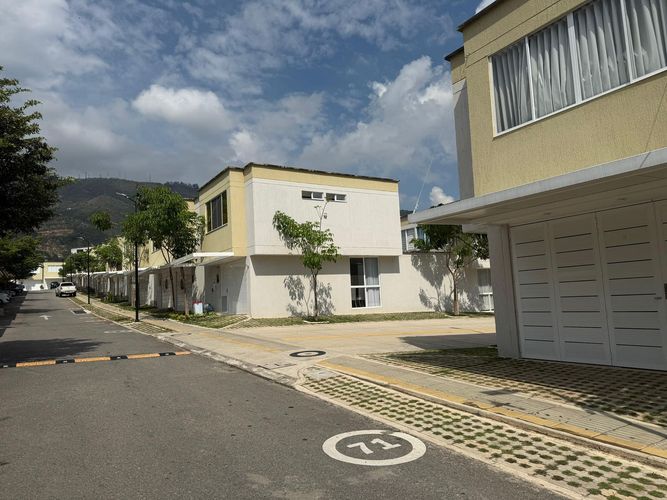 Casa de 3 alcobas en venta en Hsd. Alcala, Girón, 100 m² · foto 8 de 11