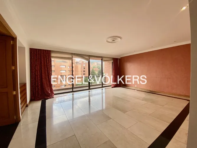 Apartamento de 4 alcobas en arriendo en Los Rosales, Bogotá, 480 m² · foto 2 de 19