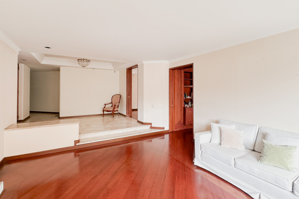 Apartamento en venta en Los Rosales, Bogotá · foto 3 de 24