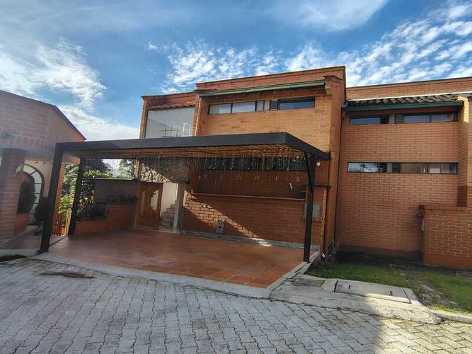 Casa de 3 alcobas en arriendo en La Macarena, Rionegro, 270 m² · foto 2 de 24