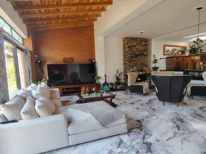 Casa de 3 alcobas en arriendo en La Macarena, Rionegro, 270 m² · foto 5 de 24