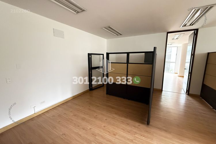 Oficina en arriendo en Los Balsos, Medellín, 74 m² · foto 4 de 12