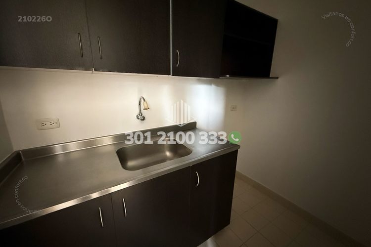 Oficina en arriendo en Los Balsos, Medellín, 74 m² · foto 8 de 12
