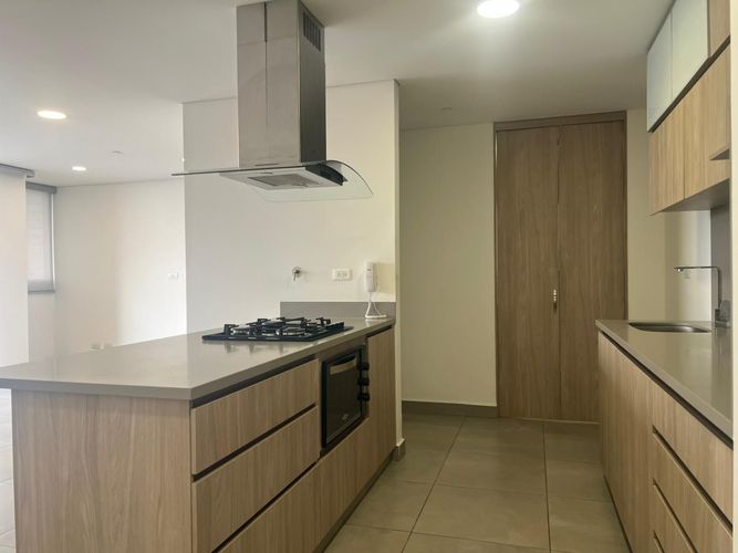 Apartamento de 2 alcobas en arriendo en Cumbres, Envigado, 87 m² · foto 13 de 15