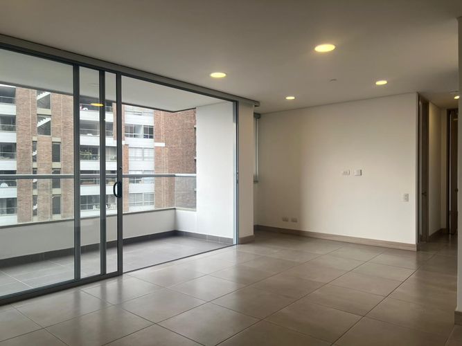 Apartamento de 2 alcobas en arriendo en Cumbres, Envigado, 87 m² · foto 3 de 15