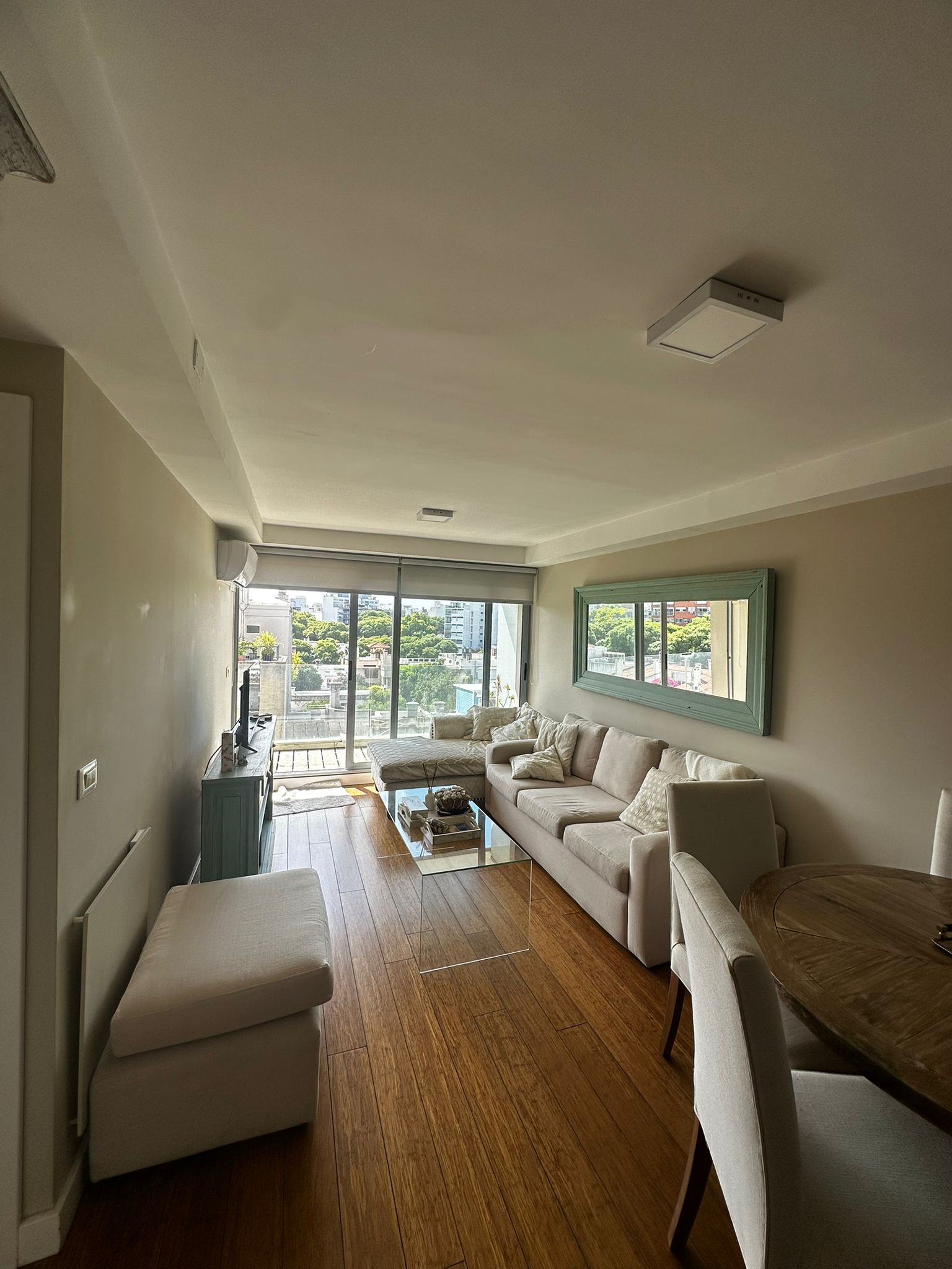 Alquiler apartamento de un dormitorio con balcón y cochera en Punta Carretas
