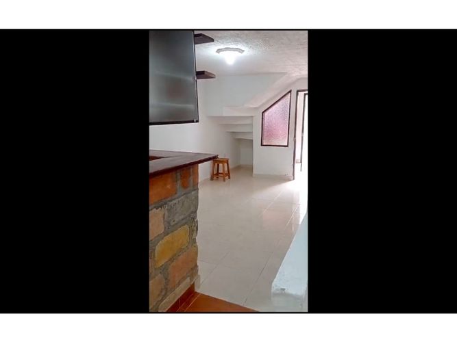 Casa de 4 alcobas en venta en Cuatro Esquinas, Rionegro, 269 m² · foto 4 de 10